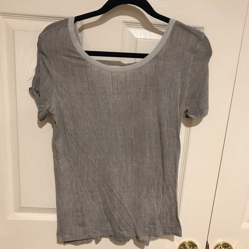 Lululemon gray trikonasana tee shirt
